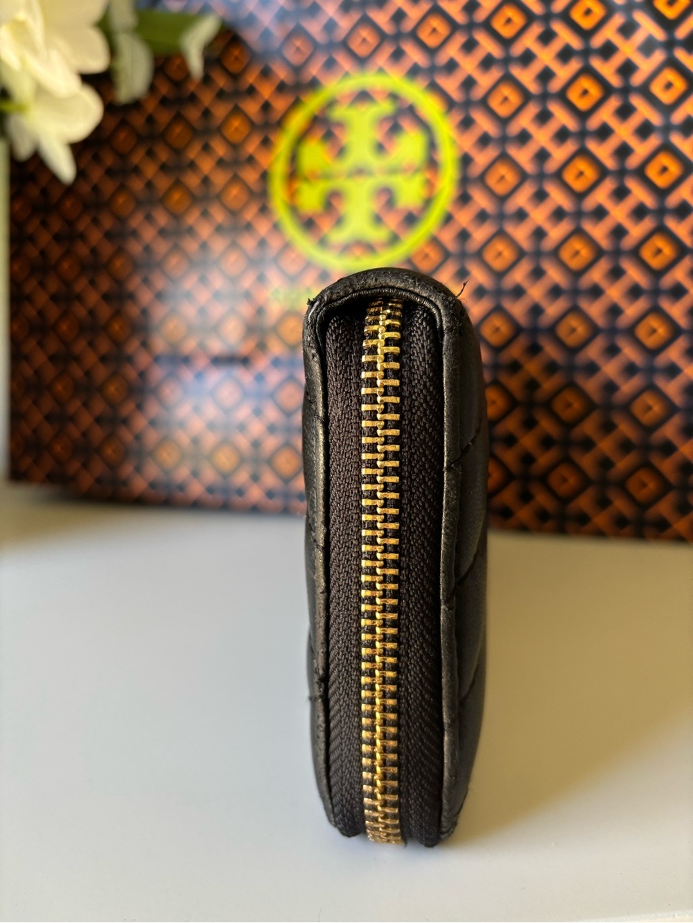 TORY BURCH QUILTED CHEVRON ZIP AROUND W/GOLD TB LOGO - Picture 7 of 13